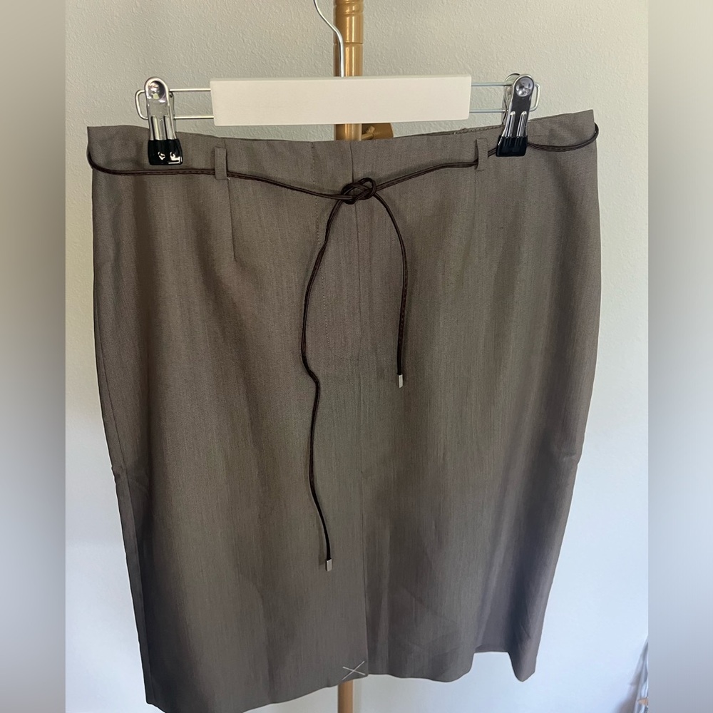 NWT Liz Claiborne women skirt brown petite size 8
